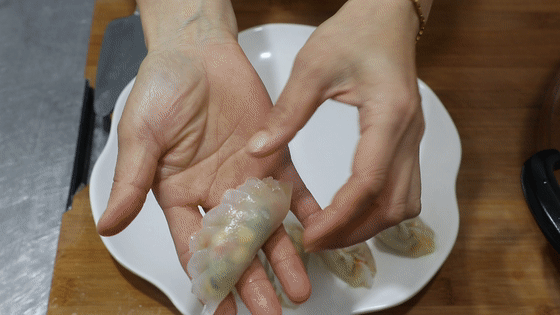 虾饺皮用什么面份做，虾饺的皮是用什么面做的