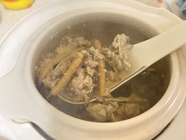 太子参和什么煲好，羊肚菌太子参汤的做法