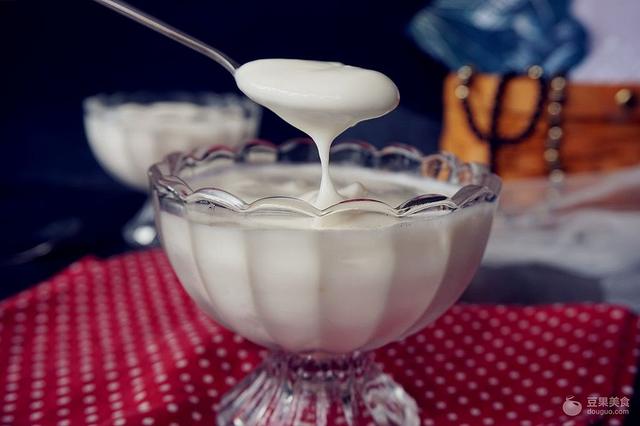做酸奶什么时候加糖，自制酸奶的做法步骤