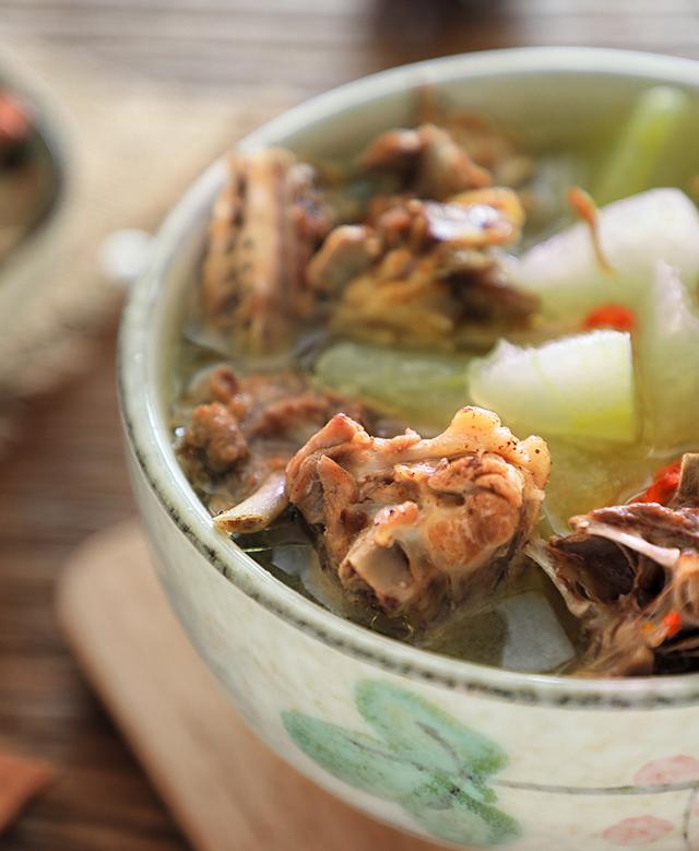 枸杞菜鸭汤是吃什么作用，秋冬来碗老鸭汤,滋阴养胃,清热解火,最适合不过了!