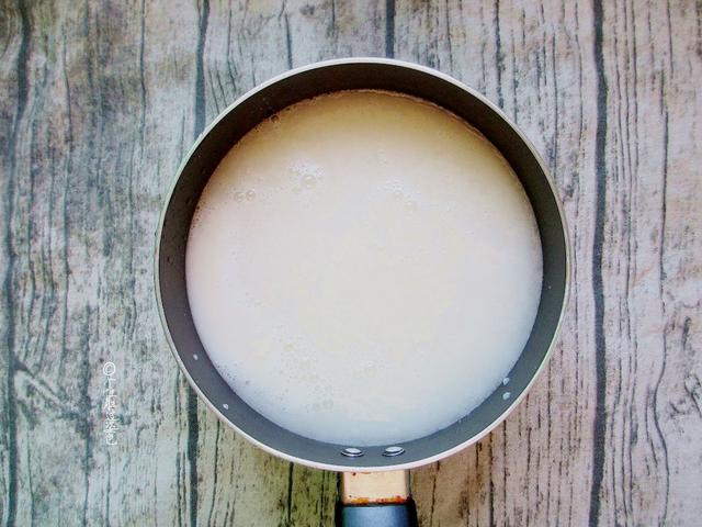 煮牛奶什么时候加糖，煮牛奶的正确方法是旺火快煮还是小火慢煮