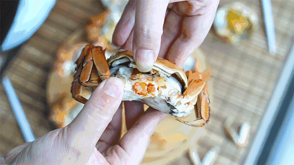 母蟹什么时候吃最好吃，适合吃大闸蟹的时间