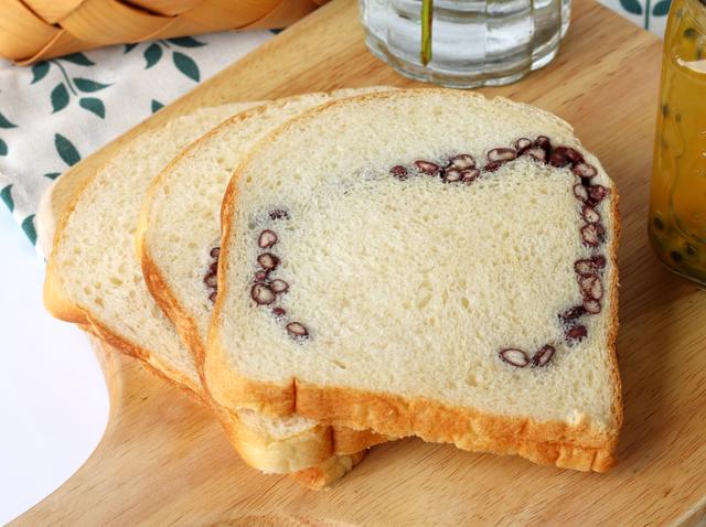 为什么面包机做的面包像发糕，家庭面包怎么做才松软好吃