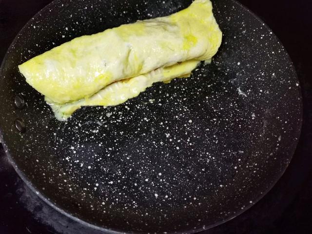 蛋黄黄油可以做什么吃的，黄油煎鸡蛋怎么做