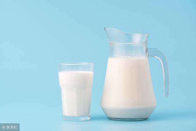 脱脂牛奶有什么好处，一天喝多少脱脂牛奶最适合