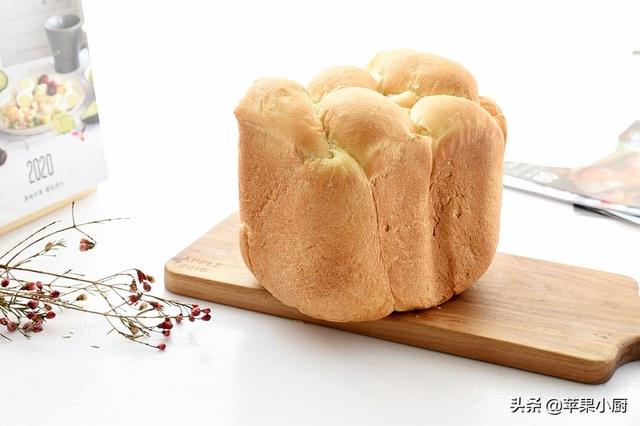 为什么烤出来的面包的皮脆，为什么面包的皮烤出来比较脆
