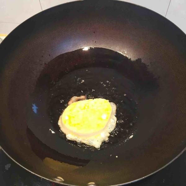 鸡蛋煎馒头片为什么只要鸡蛋清，煎馒头片为什么加水