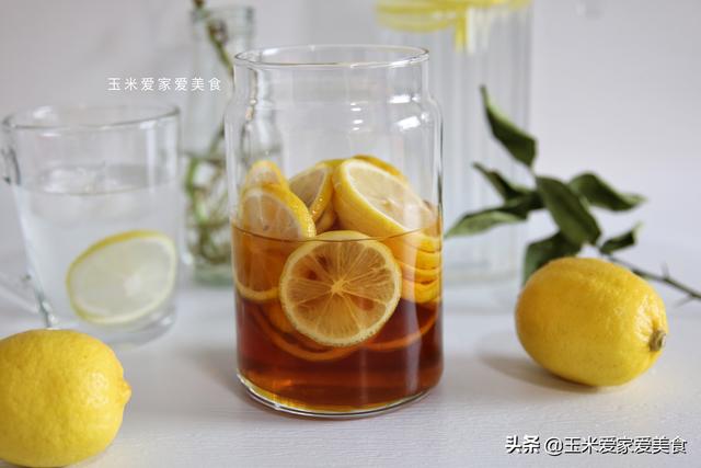 柠檬片用什么水泡，柠檬水的正确泡法有什么功能