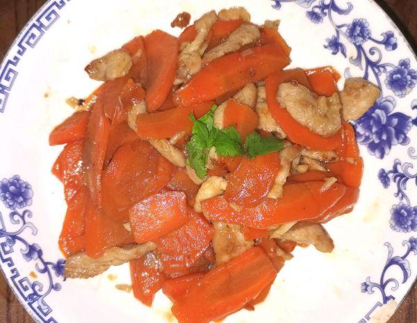 红萝卜和什么菜搭配，胡萝卜炒肉家常做法