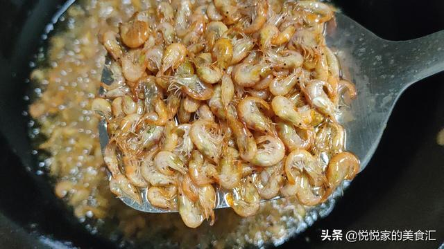 洋葱炒河虾补什么，洋葱炒河虾的做法窍门