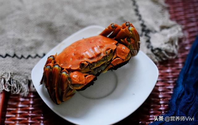 海螃蟹与什么不能同时吃，秋天吃螃蟹的注意事项