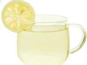 喝柠檬泡水有什么好处，柠檬泡水的好处