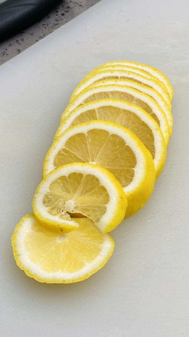 柠檬水加盐有什么作用，老盐柠檬水做法