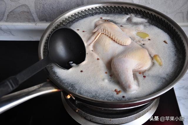 熬鸡汤什么时候放盐，熬鸡汤什么时候放盐最合适