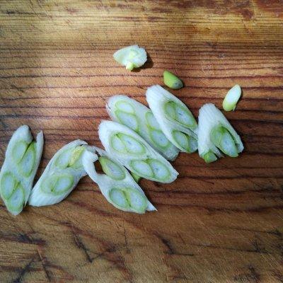 干蚕豆能做什么，葱油蚕豆的做法