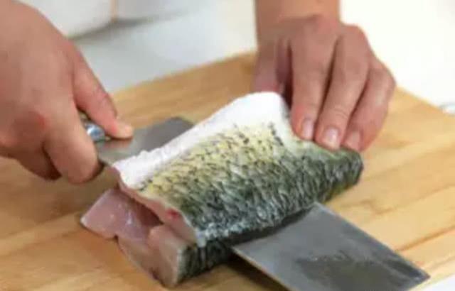 为什么炖出来的鱼肉发硬什么原因，酸菜鱼怎么样做才又嫩又滑