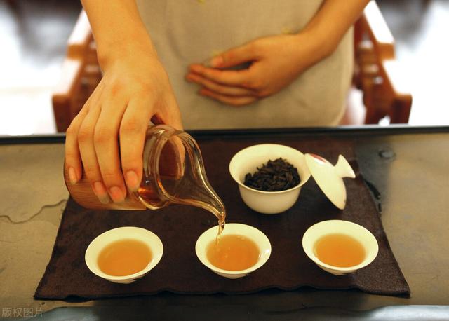 乌龙茶什么时候喝好，武夷岩茶适合什么季节喝